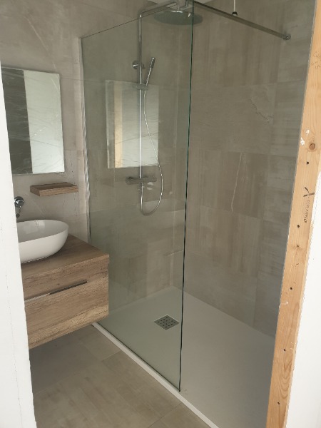 Installation de la plomberie dans les sanitaires